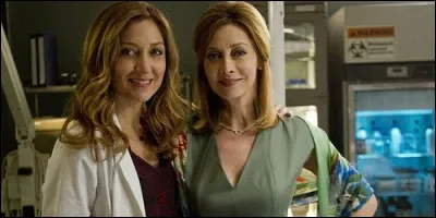 Comment se prénomme la mère biologique de Maura ?