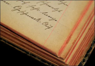 Combien y a-t-il de pages dans ''Harry Potter à l'école des sorciers'' ?