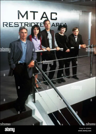 Quelle pièce se situant dans l'enceinte du NCIS est verrouillée par scan rétinien ?