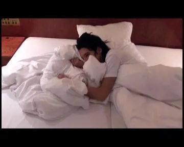 Qui se cache sous la couette ?