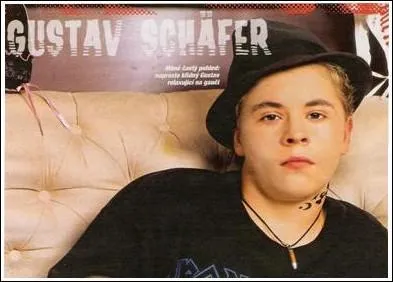 Comment s'appelle la soeur aînée de Gustav ?