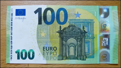 Vous voyez la personne devant vous perdre un billet de 100 euros dans la rue sans s'en rendre compte... que faites-vous ?
