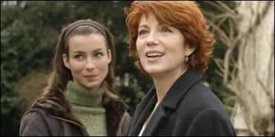 Quel métier veut faire Sarah, la fille ainée de Julie ?