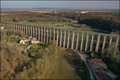 Sur la ligne qui va de Paris à Mulhouse, les trains franchissent la rivière Suize par ce grand viaduc, construit en 1855-56, de 600 mètres de long, composé de 50 arches qui s'élèvent à 52 mètres. Dans quelle ville se trouve-t-il ?