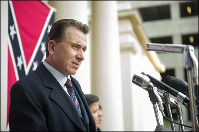 Ce biopic avec Roth est...