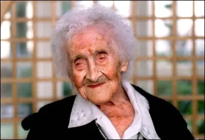 Jeanne Calment, la doyenne de lhumanité, est morte à Arles.