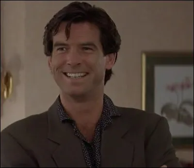 Comment s'appelle cette comédie avec Brosnan ?