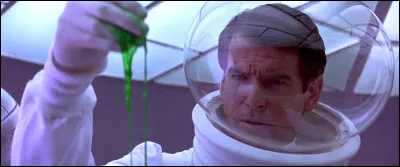 Comment s'intitule cette comédie de science-fiction avec Brosnan ?