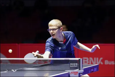 Il a débuté sa carrière professionnelle à :