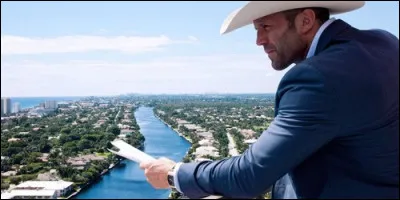 Dans ce film, il joue le rôle d'un voleur professionnel et le braquage ne passe pas comme prévu.