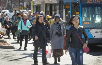 Combien y a-t-il d'habitants approximativement au Québec ?