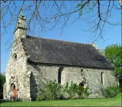 Voici la chapelle de la Salle, à Lanmérin. Village breton, dans l'aire d'attraction Lannionaise, il se situe dans le département ...