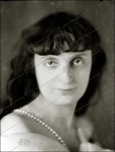 Elle fut l'une des plus illustres poétesses françaises. Comment se prénommait-elle ?