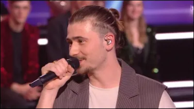 Quel est le nom de sa deuxième chanson ?