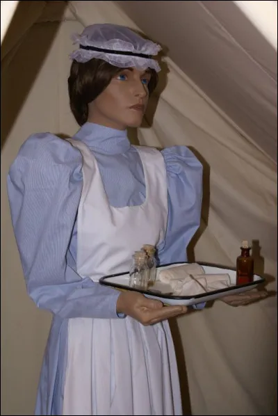 1854-56 > Les premiers infirmiers et infirmières sont des volontaires pendant [...quel événement ?...] menés par Florence Nightingale.