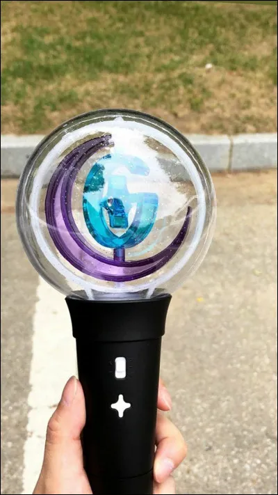 À quel groupe appartient ce lightstick ?