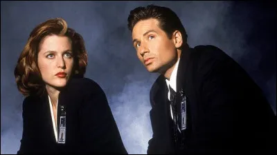 Qui sont les deux agents du FBI dans la série "X-Files : Aux frontières du réel" ?
