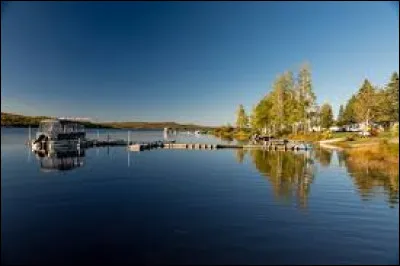 De quelle province canadienne Lac-Frontière est-il une municipalité ?