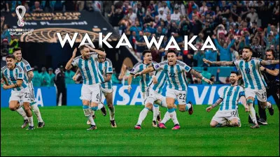 Qui chante "Waka Waka" ?