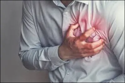 Quel symptôme se traduit par une forte douleur survenant derrière le sternum ?