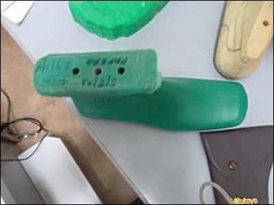 Un objet hastiforme a la forme...