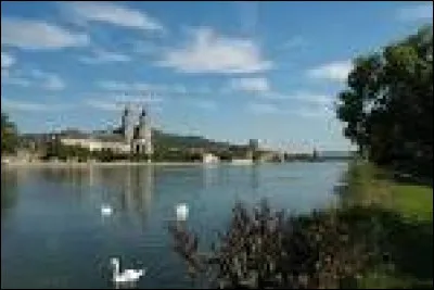 Quelle est, depuis le XIXe siècle, la spécificité de l'industrie mussipontaine, en Meurthe-et-Moselle ?