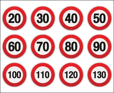 Quelle est la vitesse maximale autorisée en ville sur une route où il n'y a pas de panneau de limitation de vitesse ?