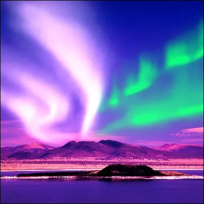 Quel élément physique de la Terre la protège des vents solaires, créant ainsi les aurores boréales et australes ?