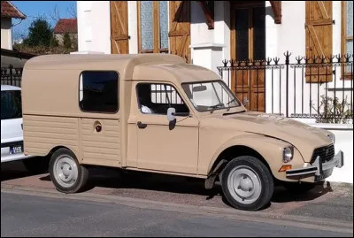 Quel est le constructeur de cet utilitaire nommé Acadiane ?