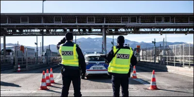 Avec combien de pays, la France métropolitaine possède-t-elle de frontières terrestres ?