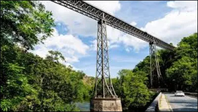 Le viaduc de Neuvial est un ouvrage d'art construit en 1869 par Eiffel pour franchir un vallon, sur la ligne de chemin de fer allant de Commentry à Gannat : dans quel département se trouve-t-il ?