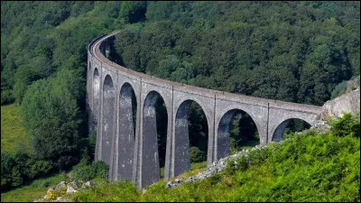 Le viaduc de Barajol, d'une longueur de 317 mètres et d'une hauteur de 57 mètres, reposant sur douze arches, permet de franchir la vallée de la Petite Rhue, dans le massif du Cézallier, sur la ligne de Bort-les-Orgues à Neussargues : dans quel département sommes-nous ?