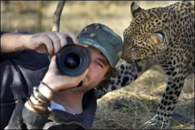Mon premier n'est pas malin, on peut boire mon second le matin, mon troisième éclairait les pyramides, mon tout est un rebelle !
