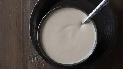 Que doit-on rajouter à une béchamel pour faire une sauce aurore ?