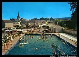 Qu'est ce qui est crit au fond des piscines belges ?