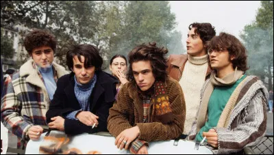 "Le péril jeune", sorti en 1994, avec Romain Duris, Vincent Elbaz et Élodie Bouchez, est un film réalisé par ...