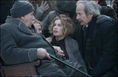 Dans ce film de Gilles Legrand sorti en 2008, avec Laetitia Casta, Jean-Paul Rouve et Patrick Chesnais, Angèle, 20 ans, veut devenir la première femme vétérinaire. C'est "la jeune fille et ...