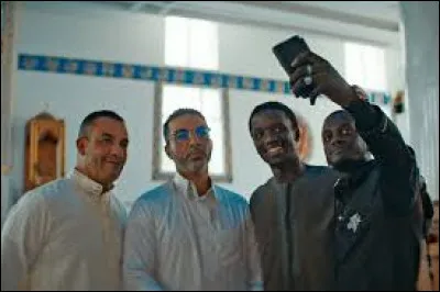 Dans ce film réalisé par Kim Chapiron et sorti en 2023, Ali qui a été, à 14 ans, envoyé par sa mère dans un village au Mali pour finir son éducation, revient douze ans plus tard : c'est ...