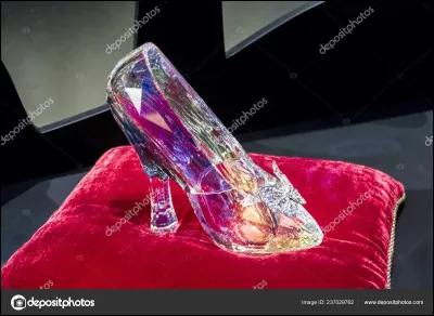 Qui a donné la pantoufle de verre aux enfants ?