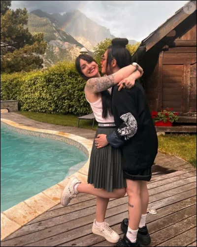 Comment s'appelle sa petite amie ?