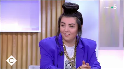 Quel journaliste avait critiqué Hoshi ?