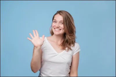 Tu retrouves tes deux meilleurs potes devant le coll&egrave;ge. Comment les salues-tu ?