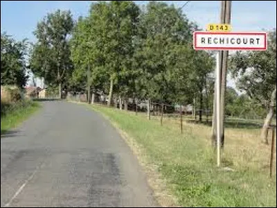 Nous sommes en Lorraine, à l'entrée de Réchicourt. Ancienne commune de l'arrondissement de Verdun, elle se situe dans le département ...