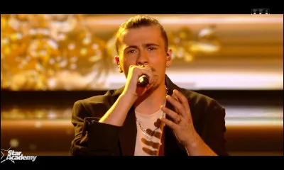 Quelle chanson Pierre a-t-il chantée en solo pour la première fois ?