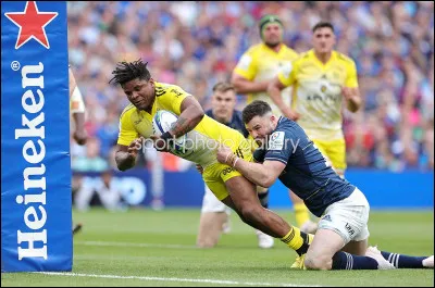 À ses début, à quel autre joueur était souvent comparé Jonathan Danty, pour ses qualités de perce-muraille ?