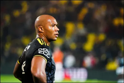 Dans quel club Teddy Thomas a-t-il fait ses débuts ?