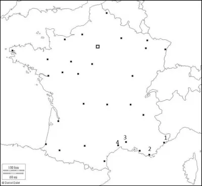 Passons au Sud-Est avec la ville portant le numéro 3. 
Comme se nomme-t-elle ?