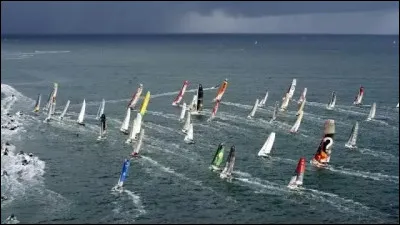 Quelle est la ville de départ de la course à la voile en solitaire ''La Route du Rhum'' ?