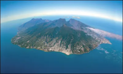 Quel est le nom du rhum le plus connu de l'île de La Réunion ?