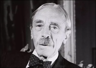 Qui est cet écrivain, auteur du poème ''Les Grenades'' ?